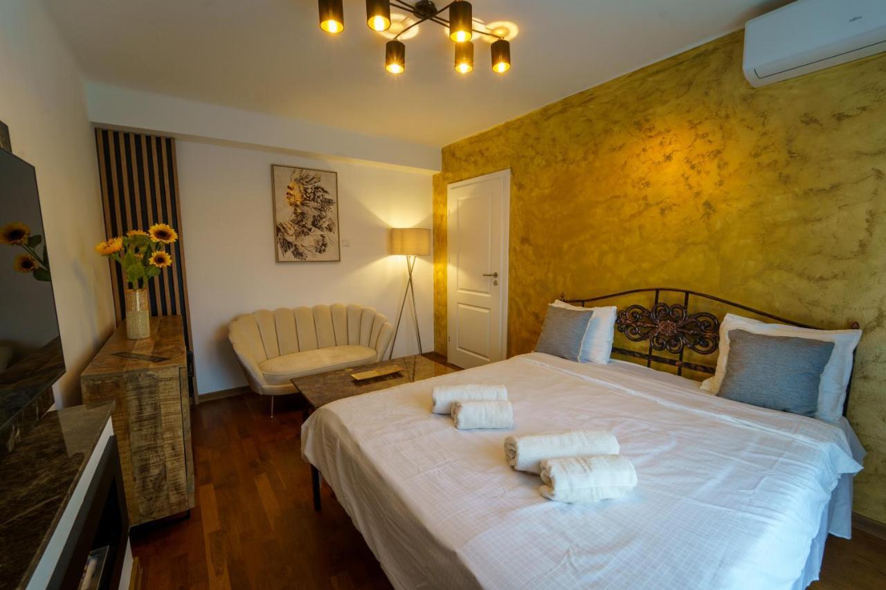 Main Square 5 Star Luxury Apartment With View Cluj-Napoca Eksteriør billede