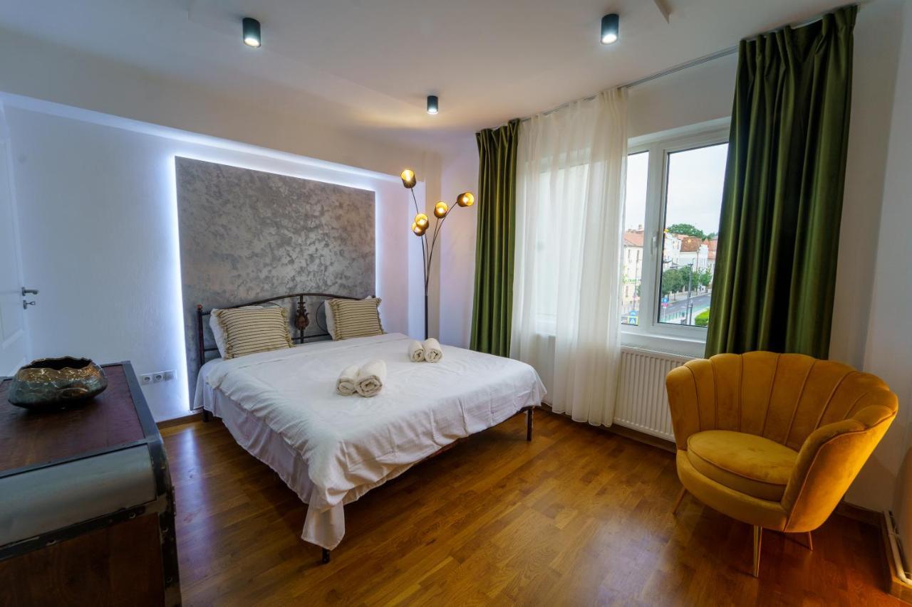 Main Square 5 Star Luxury Apartment With View Cluj-Napoca Eksteriør billede