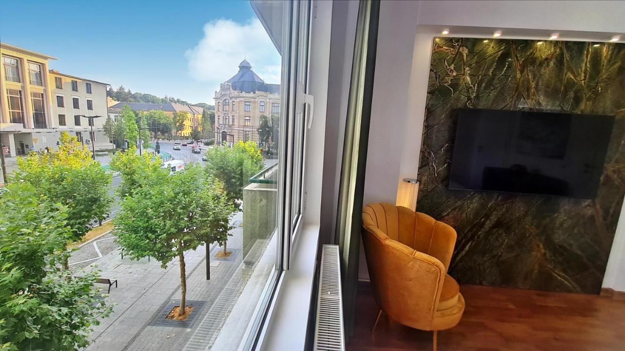 Main Square 5 Star Luxury Apartment With View Cluj-Napoca Eksteriør billede